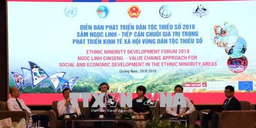 Các diễn giả tham dự diễn đàn.